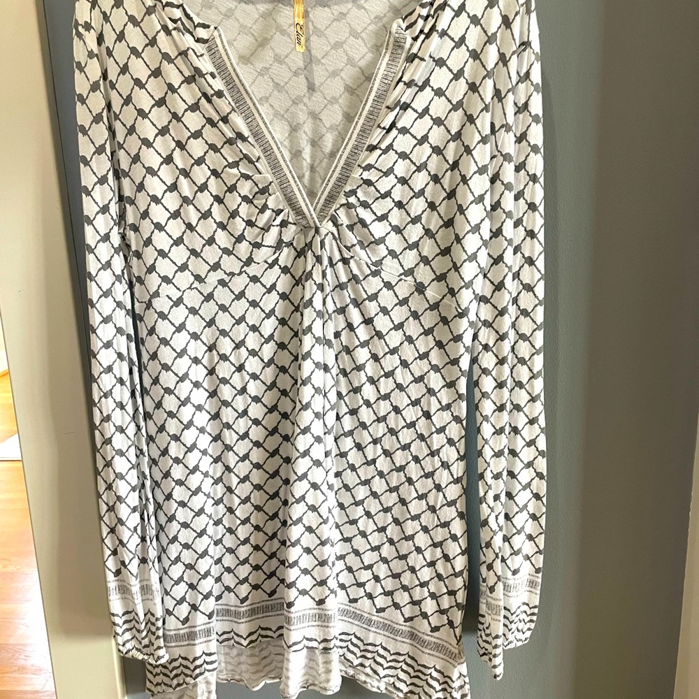 Elan  bright white and gray tunic